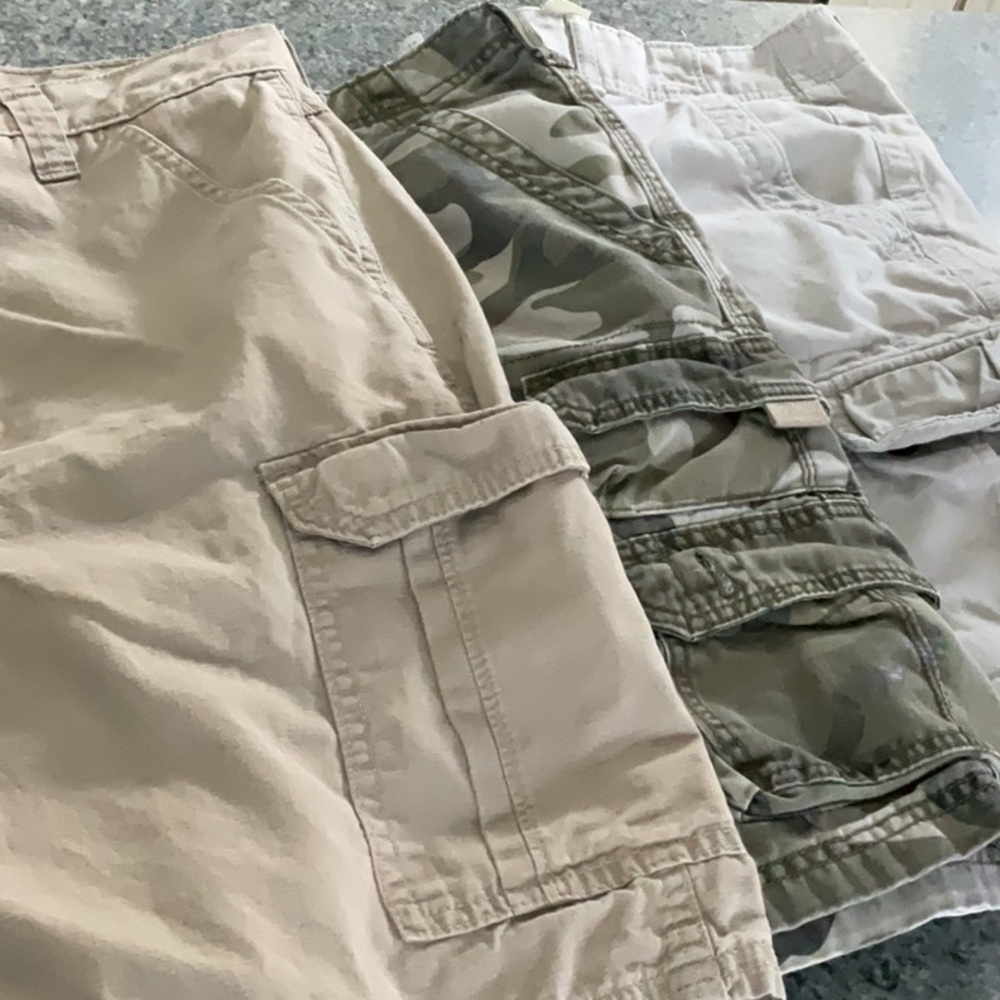 3 pair men’s cargo shorts size 34